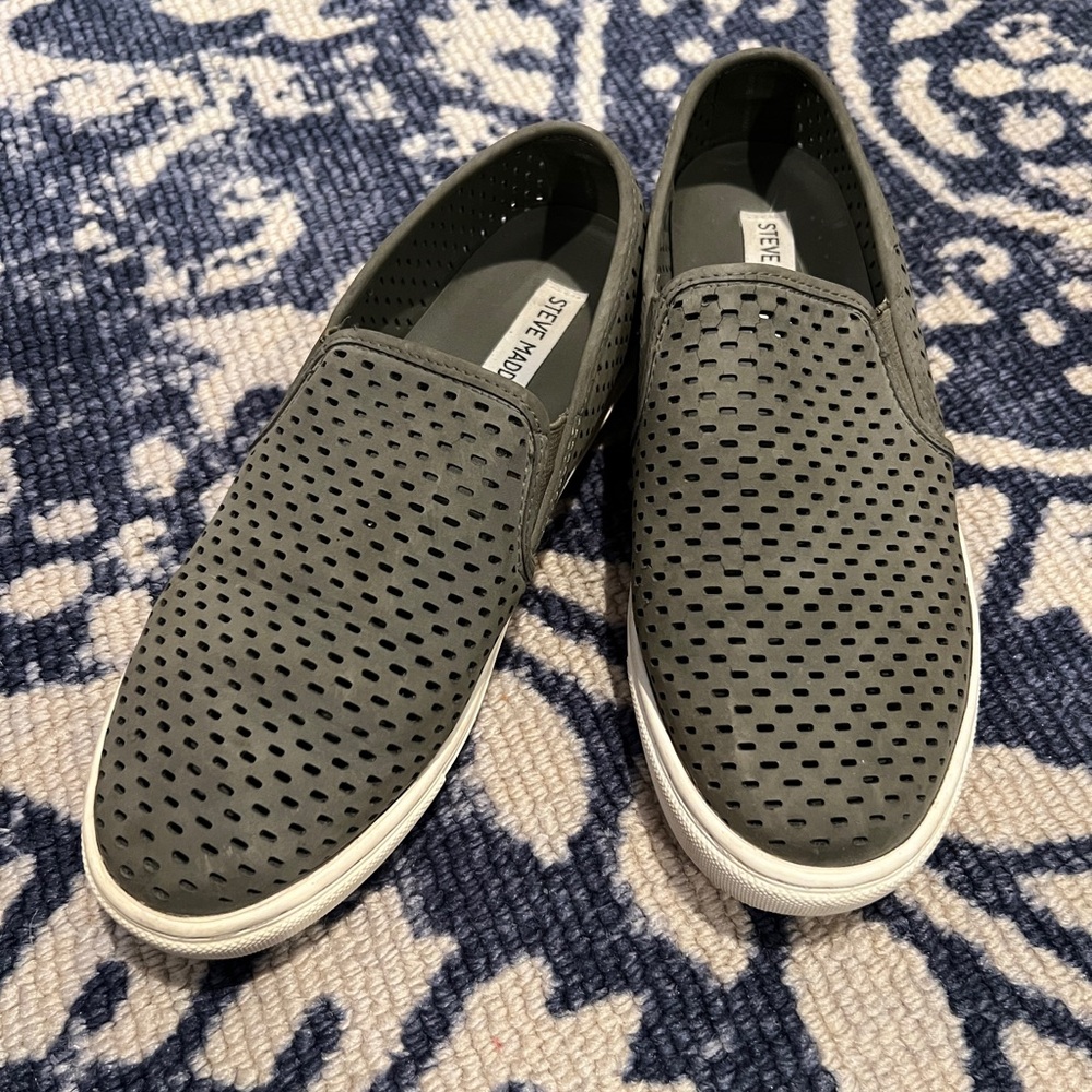 Steve Madden Green Sneakers with Slip-On Design and Breathable Material